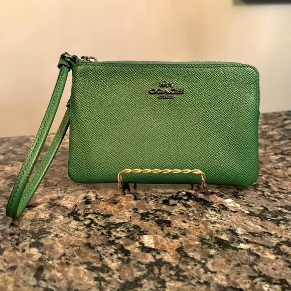 Coach green leather wristlet with gun metal hardware EUC - Picture 1 of 11